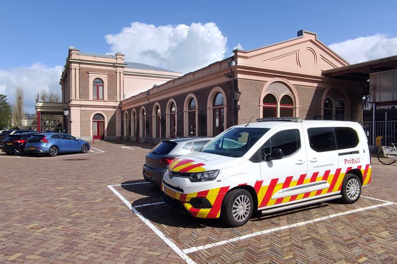 Museumlocomotief 605 van het Spoorwegmuseum herspoord door Incidentenbestrijders van ProRail